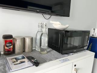 LA SOL - ensuite & seperate entrance - close to uni - Hamilton - 6