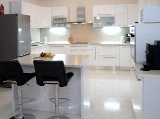 Peaceful Escape with Mountain Views, Heated Pool and Modern Amenities in Radošić - Lećevica - 3