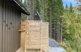 Stunning Home In Stordal With Jacuzzi - Stordal - 3