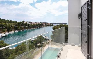 Seven-Bedroom Holiday Home In Zaboric - Zaboric - 6