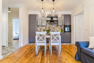 Apartment with Two Bedrooms in Warsaw with Space for Remote Work by Noclegi Renters - 2