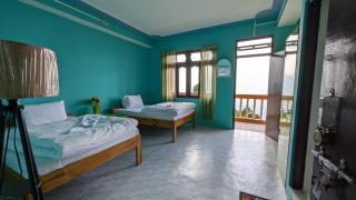 Above The Clouds Restro & Inn - Temi - 1