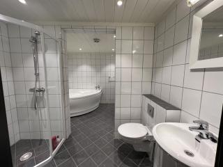 Large Balcony With Panoramic Mountain Views - 2