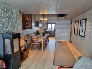 Large balcony with panoramic mountain views - Beitostøl - 2