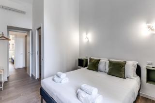 Domus Alessandro City Apartment - 6