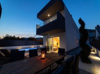 Luxury Kastela Villa with Heated Pool and Lounge Area - Kaštela - 0