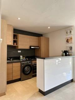 Luxury Garden Apartment by the Beach - 9