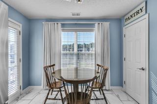 Modern 6BR Haven with Playroom, Gym & Deck! home - Cartersville - 8