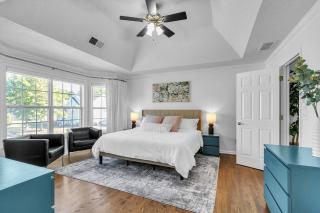 Modern 6BR Haven with Playroom, Gym & Deck! home - Cartersville - 7