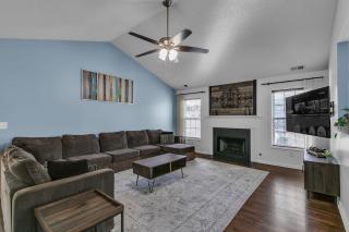 Modern 6BR Haven with Playroom, Gym & Deck! home - Cartersville - 5