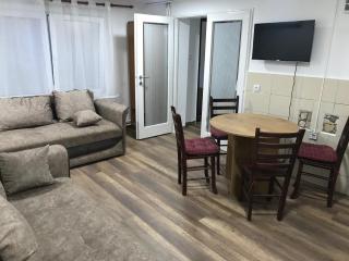 Near Highway free parking apartment - 8