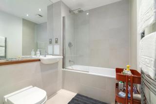 Brilliantly Connected 1BD Flat by Clissold Park - London - 4