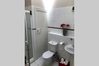 Large Three Bed with Lough Atalia Views - Galway - 6