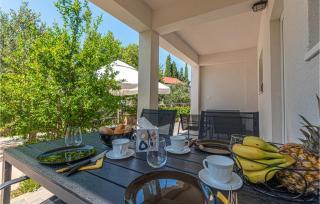 2 Bedroom Cozy Apartment In Zaboric - 8