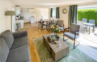 Stunning Stacaravan In Putten - 0