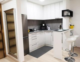 Bright Central Lux Apartment - 8