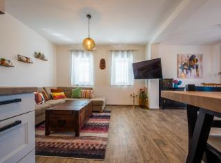 Charming and Tranquil Kastel Gomilica Apartment with Balcony and Patio - Kaštela - 2