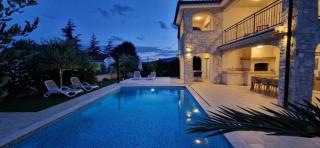 Luxury five stars villa with pool, near beach - by TRAVELER tourist agency Krk - ID 2140 - Pinezici - 4