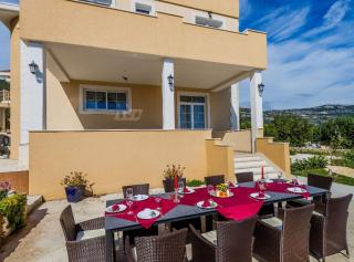 Luxurious Haven Villa with Pool and Mediterranean Garden - Kastel Novi - 3