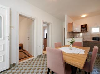 Cozy Downtown Trogir Apartment with Balcony - 2