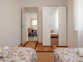 Cozy Downtown Trogir Apartment with Balcony - 1