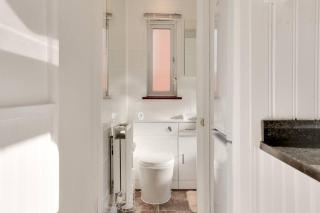 Historic Flat Above Café, Near Stansted - Sawbridgeworth - 1