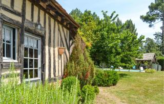 Nice Home In Église-Neuve-D'issac - 3