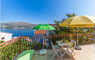 Gorgeous Apartment In Okrug Donji - Okrug Donji - 9