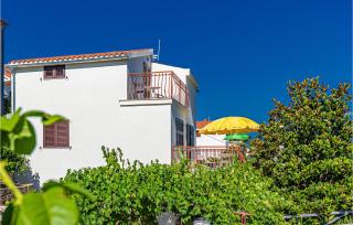 Gorgeous Apartment In Okrug Donji - Okrug Donji - 3