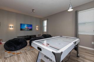 Last Minute Disney Getaway! Private Pool, Hot Tub & Games Room. Book Now! #77369 - Kissimmee - 0