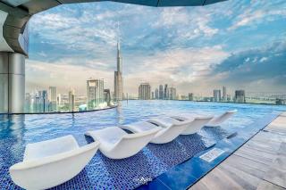64th Floor Infinity Pool, Burj Khalifa View - Dubai - 7