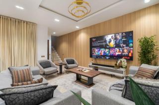 4 Bedroom Terrace in Lekki Phase 1 - Lekki - 3