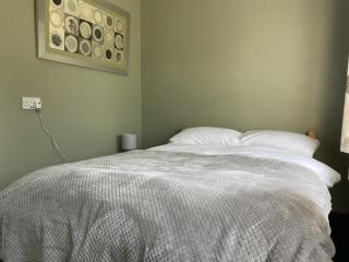 Cozy Cottage with off street parking - Grantham - 5