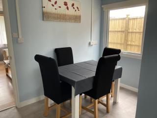 Cozy Cottage with off street parking - Grantham - 4