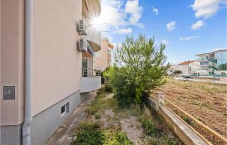 Stunning Apartment In Srima With Wifi - Srima - 2