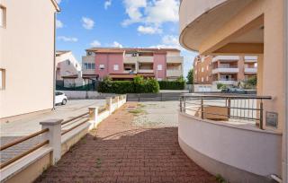 Stunning Apartment In Srima With Wifi - Srima - 1
