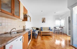 Stunning Apartment In Srima With Wifi - Srima - 5