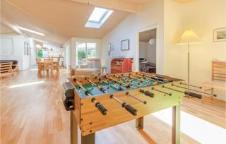 Five-Bedroom Holiday Home In Hojby - 5