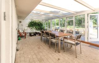 Five-Bedroom Holiday Home In Hojby - 2