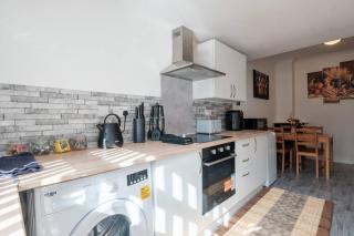 CJP - Lovely 2-bed house in Hull Centre, Parking - 9