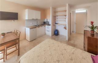 Gorgeous Apartment In Loupian - Loupian - 8