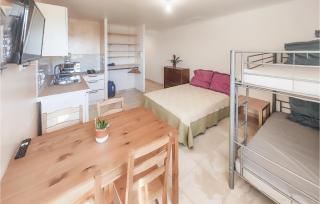 Gorgeous Apartment In Loupian - Loupian - 1