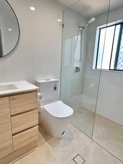 Renovated Beachside 1BR Apartment - Gold Coast - 2