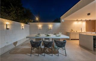 Gorgeous Home In Preko - 3