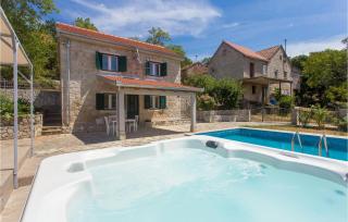 Gorgeous Home In Bajagic With Jacuzzi - 0