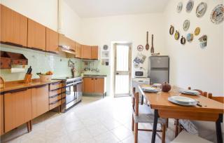 Gorgeous Home In Piano Di Mommio - Piano di Mommio - 7