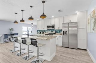 Soak up the Sun - Saltwater pool, spacious fenced-in backyard, home - Cape Coral - 6