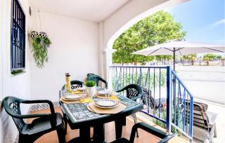 Awesome Apartment In Santa Pola - 9