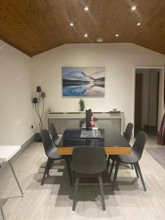 Poppy Large Luxury Lodge Sleeps 8 at Fairview farm Ravenshead Nottingham Near Sherwood Forest, Dog Friendly, Farm Stay Great for Groups,Family and Friends Gathering, - Blidworth - 6