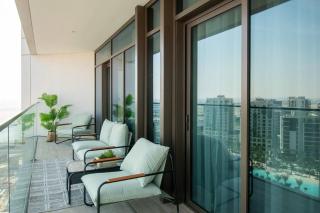 Waves - Luxurious 11th Floor Retreat in Palace Residences - Dubai - 3